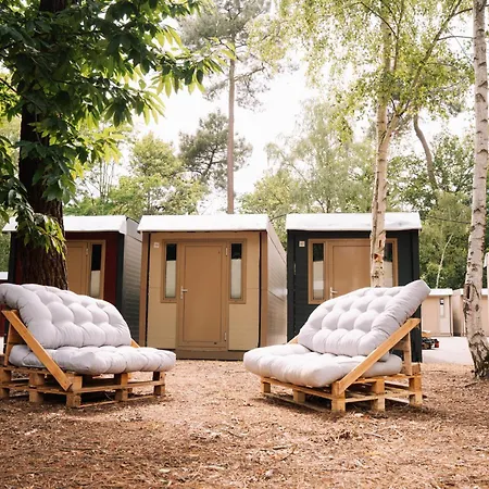 Gold Pop-up Village Λε Μανς